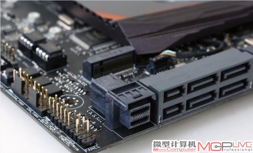 主板配备的U.2 SSD接口，可以轻松连接各类高性能消费级与企业级SSD。